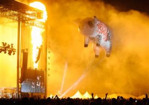 080429-coachella-pig-hmed-2p_h2